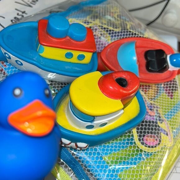 Disney 🏰🐭 Junior Bath 🛀 Time Water 💦 Book 📕 Race Car 🏎️ Suction Cups🛥️ 2! - Picture 3 of 17